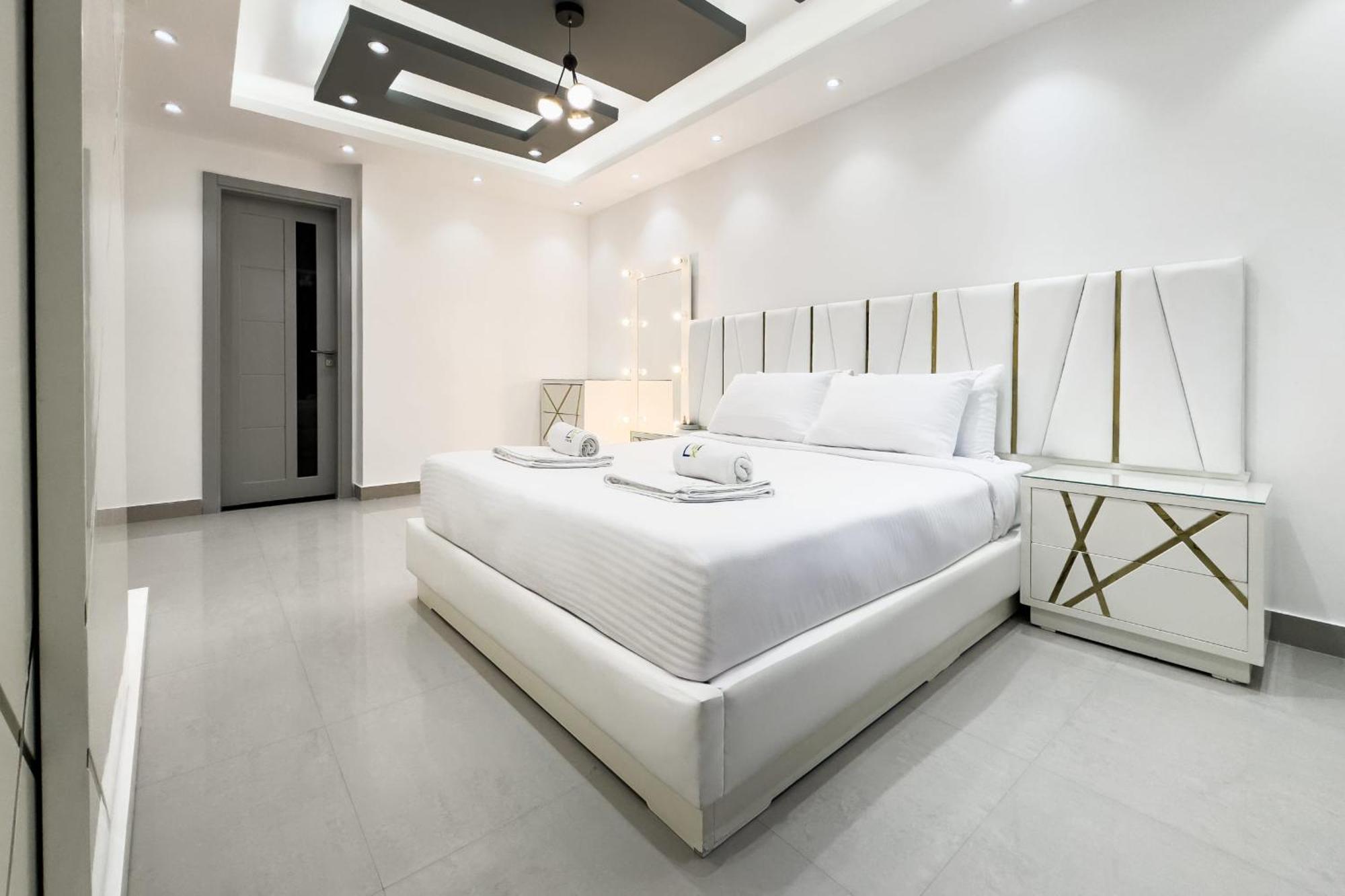 The Bold & Bright 3bdr 15 Min To Airport * El Cairo