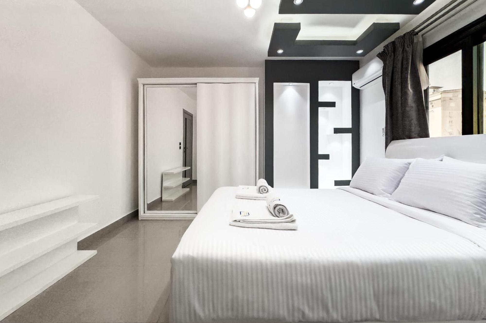 The Bold & Bright 3bdr 15 Min To Airport Apartamento
