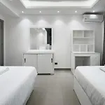 The Bold & Bright 3Bdr Apt 15 Min To Airport
