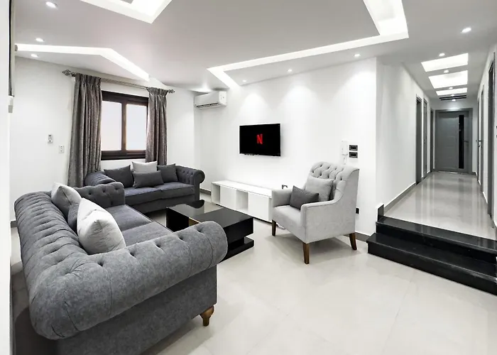 The Bold & Bright 3Bdr Apt 15 Min To Airport