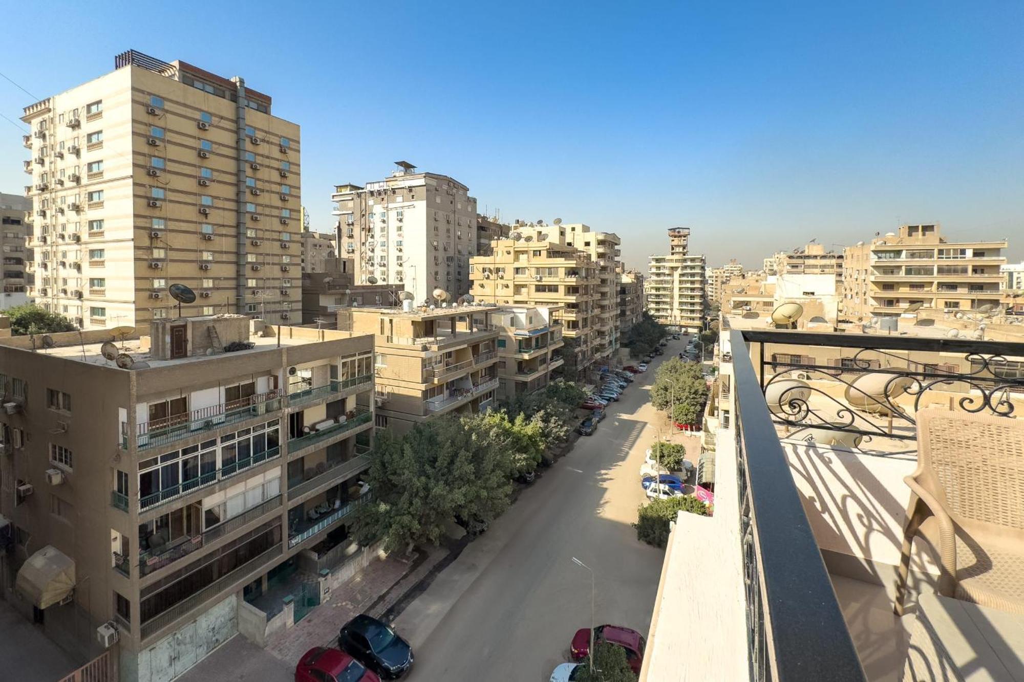 The Bold & Bright 3bdr 15 Min To Airport Apartment