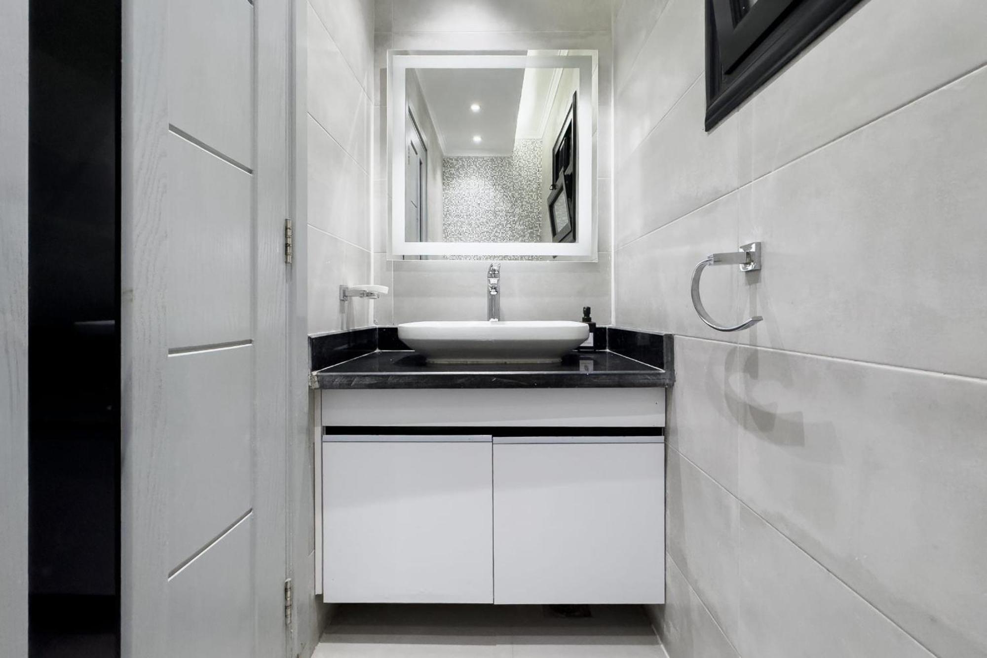 Apartment The Bold & Bright 3bdr 15 Min To Airport
