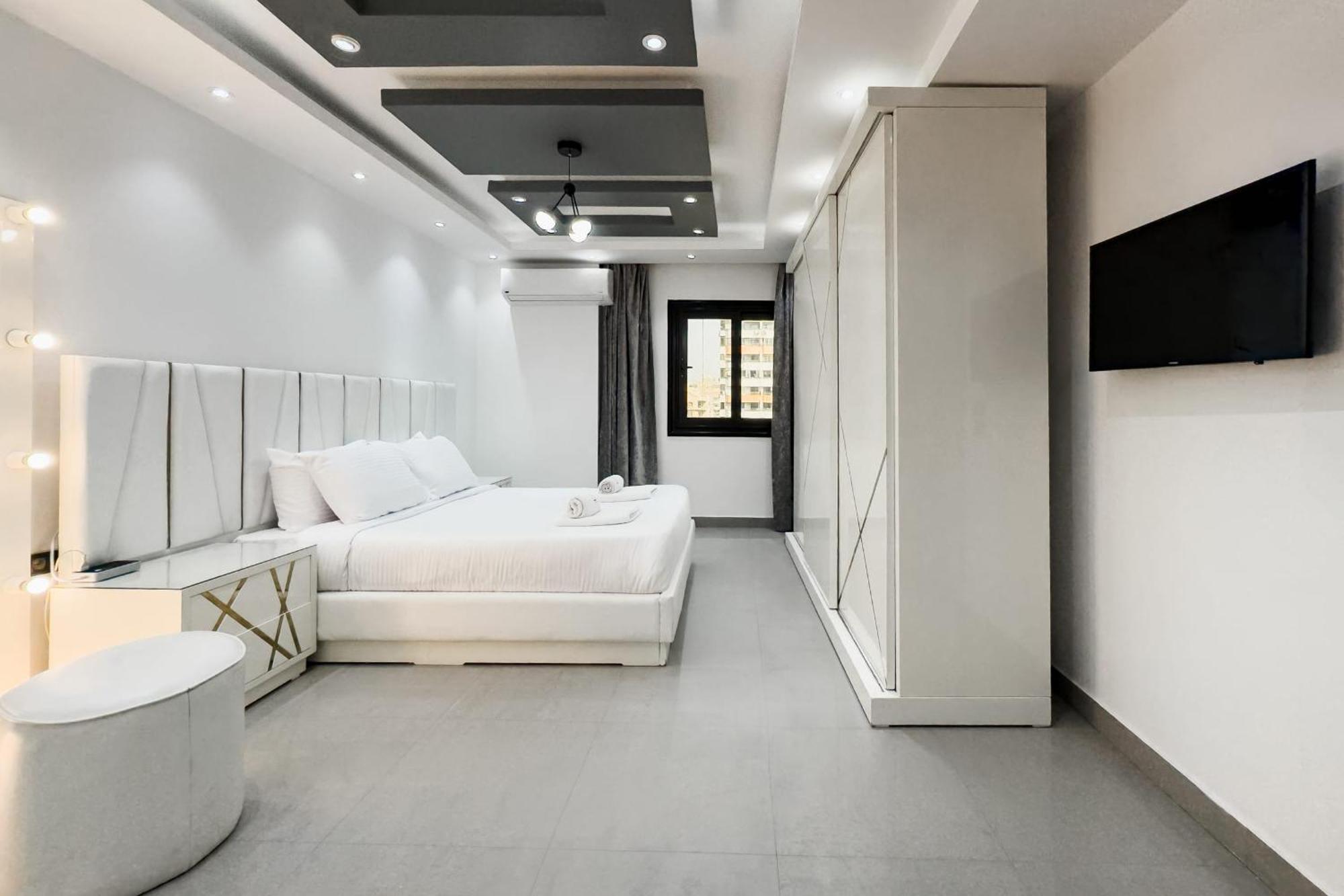 Apartment The Bold & Bright 3bdr 15 Min To Airport Cairo